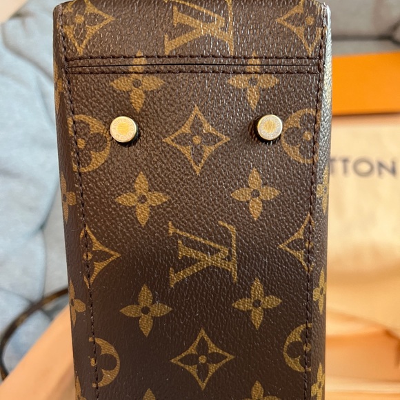 Louis Vuitton One Handle Flat Bag - Picture 10 of 16